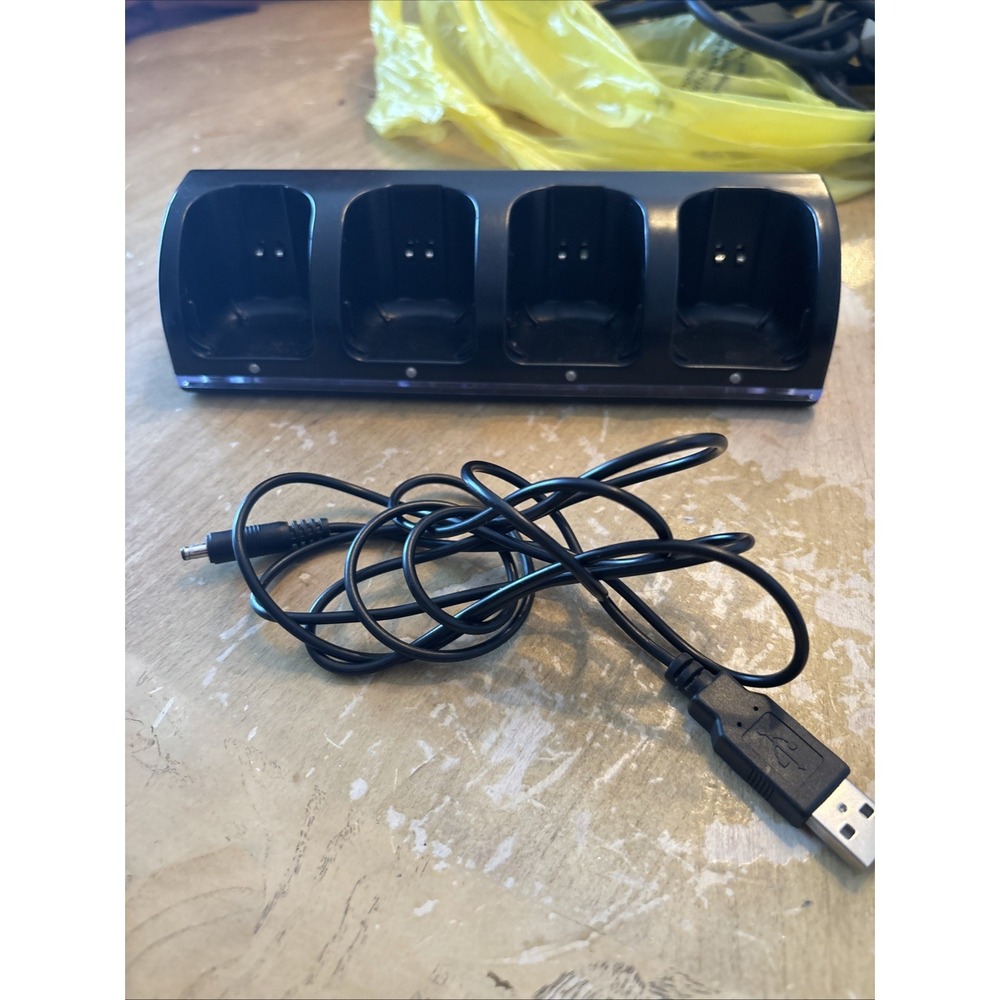 Wii Remote Charger  4X Conductive Model GPCT926 with USB Cable - Black